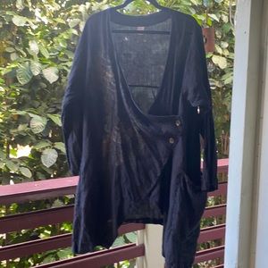 Beautiful blouse with pretty leaf pattern.